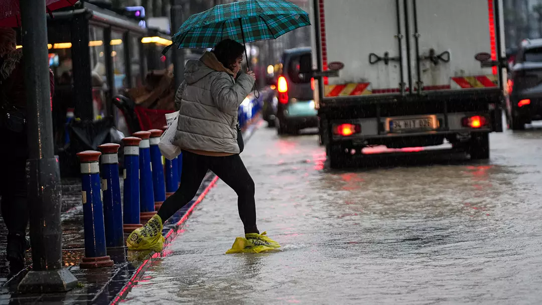 Meteoroloji’den 81 İl İçin “Sarı Kodlu” Alarm: Fırtına, Sağanak ve Kar Geliyor