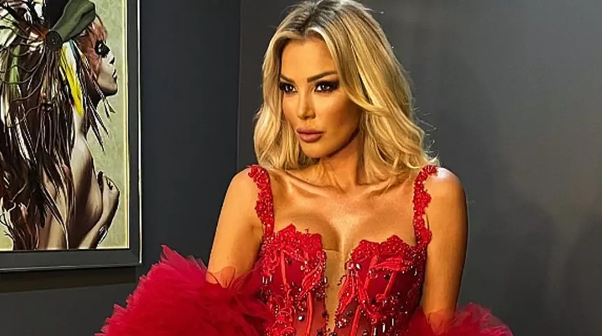 Petek Dinçöz Kırmızı Danteller İçinde Meydan Okudu: “Artık Daha Cesurum”