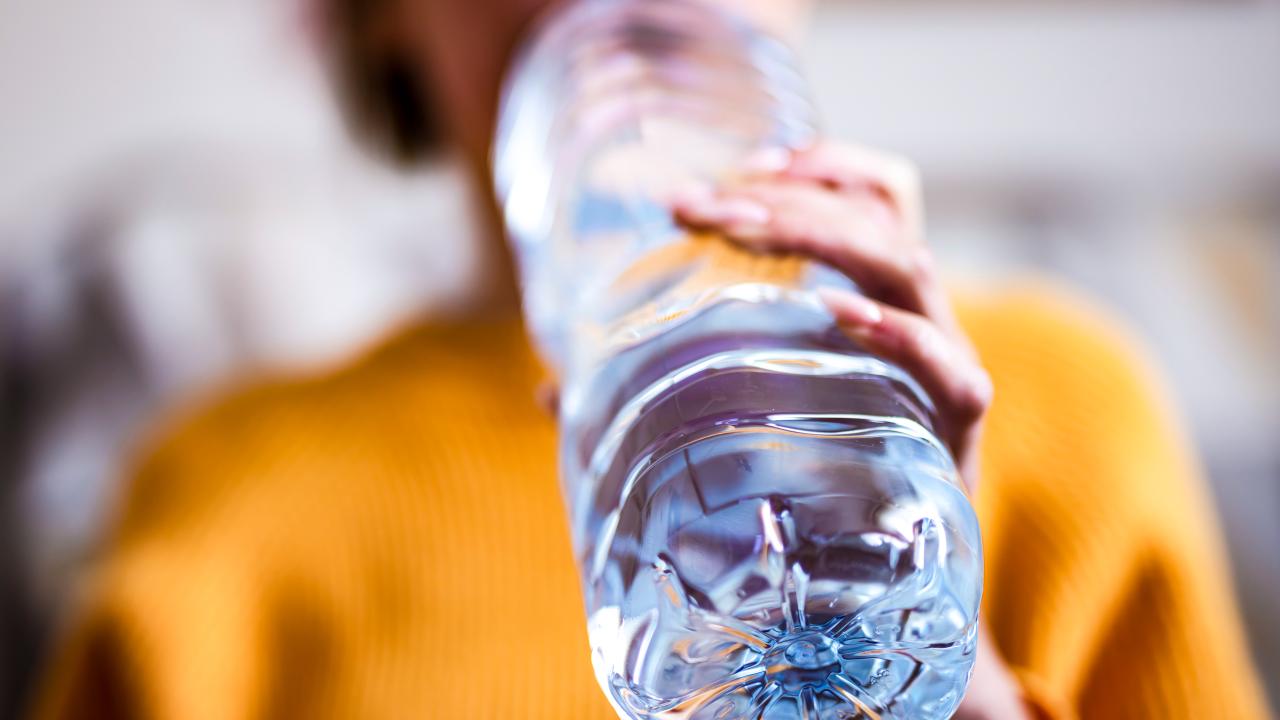 Sürücülere Hayati Uyarı: Arabada Unutulan Pet Şişe ‘Saatli Bomba’ Gibi